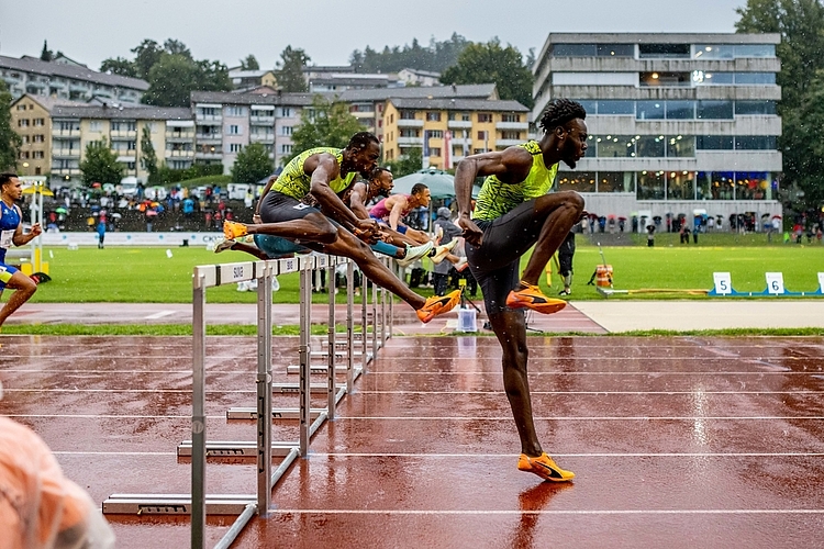 Dem Publikum wurden zahlreiche Spitzenleistungen in diversen Disziplinen geboten. Hier etwa die 100 Meter Hürden der Männer.