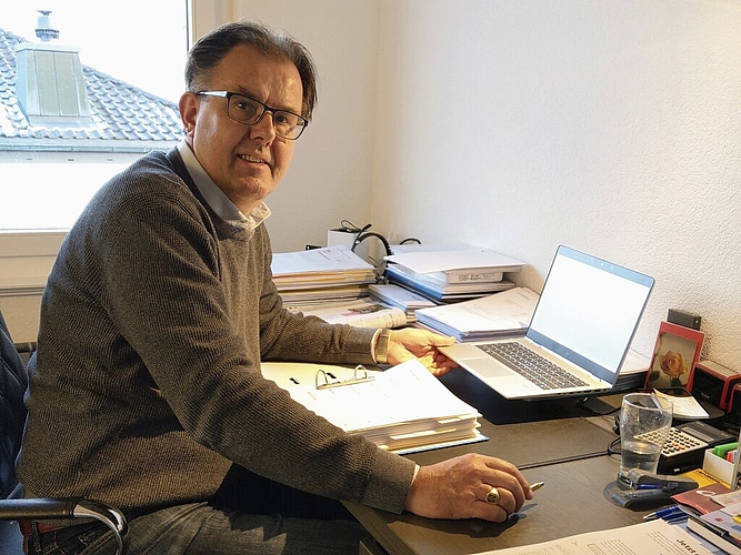 «Mein Arbeitsplatz und die kurzen Wege stimmen, jedoch fehlt mir der direkte persönliche Austausch mit Geschäftspartnern sehr», so FDP-Nationalrat Peter Schilliger.