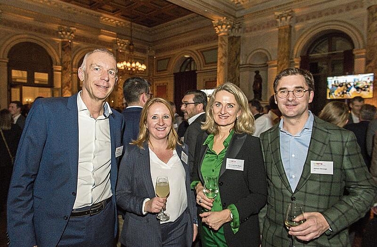 Von links: Andreas Ruch, Präsident IHZ, Kantonsrätin Claudia Huser, Karin Auf der Maur, Admind Public Relations, und Adrian Derungs, Direktor IHZ.