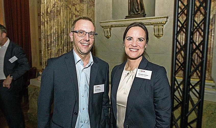 Martin Zemp, Ernst & Young AG, und Kantonsrätin Michaela Tschuor finden, dass 2023 der Arbeitskräftemangel mit Wiedereinsteigerinnen entschärft werden kann.