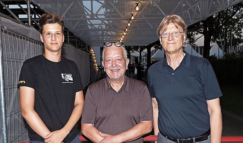 Von links: Lars Bachmann und Bruno Crameri sind Projektleiter des Open-Air-Kinos, zusammen mit Franz Bachmann, «dem Chef» des stimmungsvollen Events.