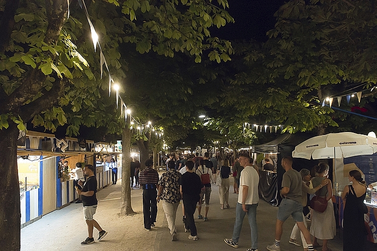 Luzern Live – Eröffnung 20. Juli 2023 Während Luzern Live gibt es entlang des Seebeckens zahlreiche Foodstände.