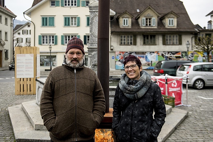 Hugo Zanin und Esther Lussy von der Künstlerbetreuung waren auf dem Audio-Hörgang durch Stans unterwegs, der an den Konzertlokalitäten vorbeiführt.