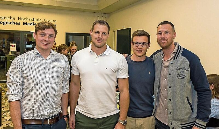 Luzerner Sportclub Landhockey (v.l.): Lars Küng, Manuel Greder, Jonathan Appel und Michael Casagrande. Mit 3000 Franken wurde die Juniorenförderung des Vereins unterstützt.