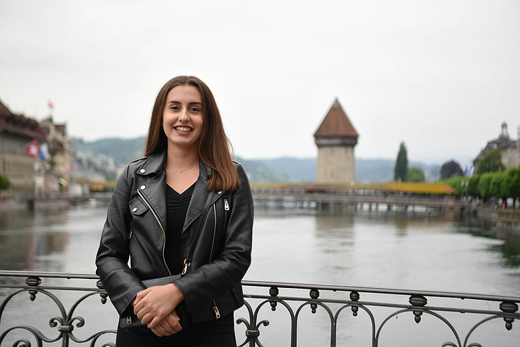 Sie wünscht sich, dass die betroffenen Personen besser entlohnt werden.