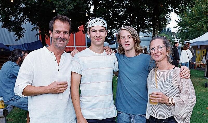 Die Horwer Podologin Carole Matter kam mit den Söhnen Henry (links) und Eric sowie Ehemann Markus ans Festival.