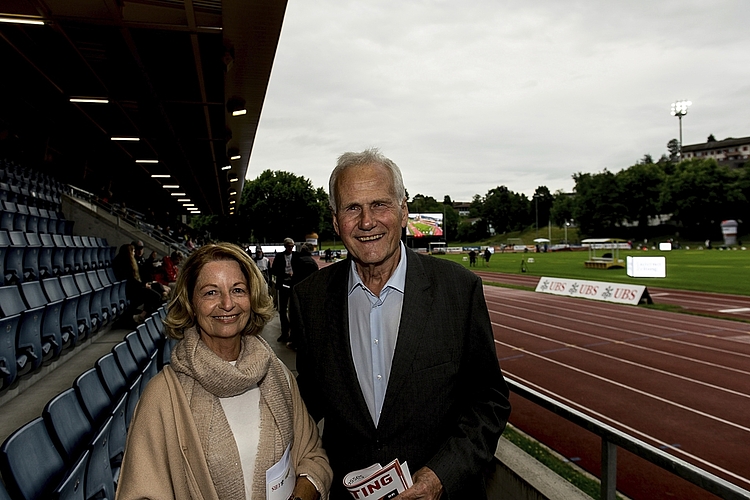 Hedy und Max Plüss, Ehrenpräsident Spitzenleichtathletik Luzern, haben so viel Herzblut für Leichtathletik, dass sie auf den Fussballmatch am Dienstag verzichtet hatten.