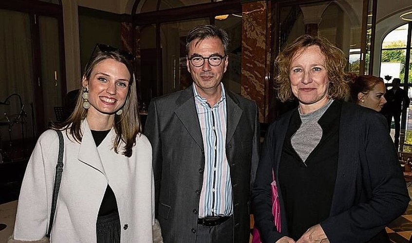 V. l.: Sophie-Marie von Haugwitz ist Marketingleiterin des Gourmetmagazins «Falstaff», zusammen mit Stefan Vogel, Betriebsdirektor, und Ina Karr, Intendantin am Luzerner Theater.