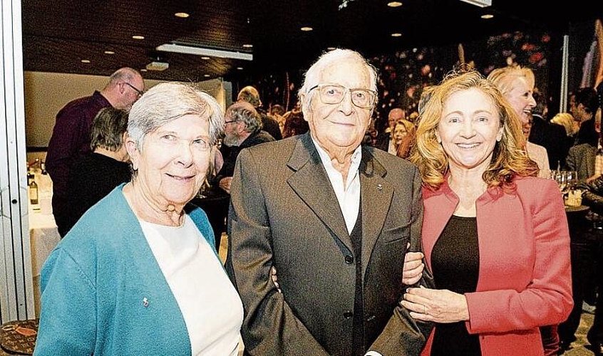 Von links: Irène, Bruno und Constanza Beutler. Bruno ist an diesem Abend der älteste Zuschauer mit 92 Jahren und hat sich auf das Musical gefreut.