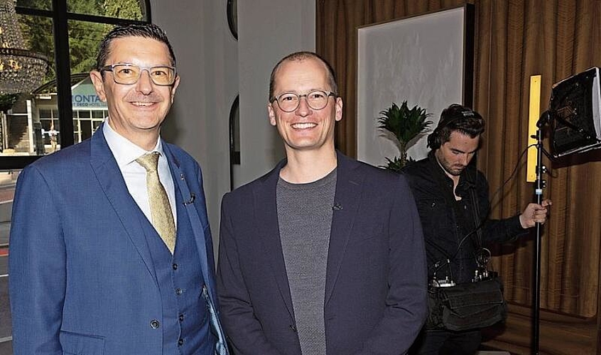 Viele Kamerateams waren präsent. Begehrtester Interviewpartner war natürlich der General Manager des Hauses, Christian Wildhaber (l.), zusammen mit SRF-Journalist Michael Weinmann.