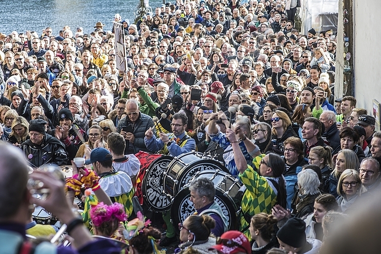 Bis zum Redaktionsschluss haben sich der Kanton und die Stadt noch nicht konkret dazu geäussert, ob nun auch grössere Menschenansammlungen wieder möglich sein werden.