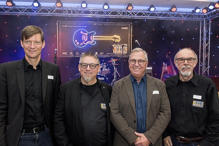 Von links: Vorstand Lucerne Blues Festival, Mike Hauser, Kari Bründler, Hugo Schmidt und Daniel Mebold.