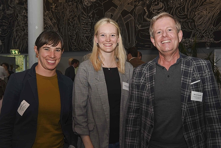 Von links: Leonie Schüssler, Stadt Luzern Quartierentwicklung, mit Juliane Leinweber und Manuel Schneider von der Losinger Marazzi AG.
