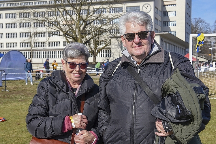 Vor drei Jahren feuerten Rosmarie und Max Leuzinger ihren Sohn beim Lozärner Cross an, dieses Jahr durften sie ihren Enkelsohn anfeuern und waren sichtlich stolz.