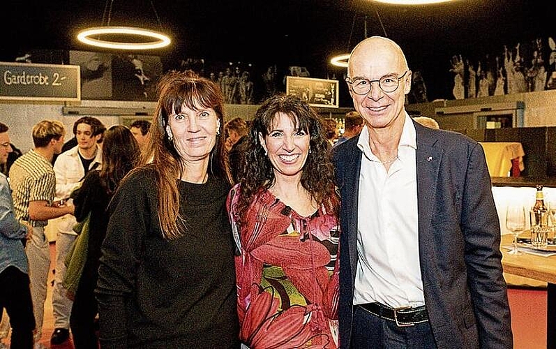 Das Team von Le Théâtre mit Co-Leiterin Sonja Greber, Irène Straub und Co-Leiter Andréas Härry nach der erfolgreichen Premiere am Donnerstagabend.
