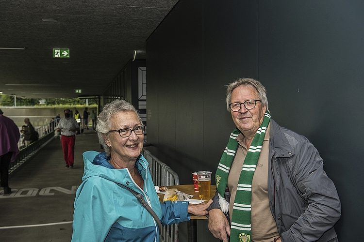 Früher spielte Hugo Rutschi (rechts) aktiv. Nun ist er SC-Kriens-Veteran und genoss es, am Samstag das Spiel mit seiner Frau Gabi von der Tribüne aus zu sehen.