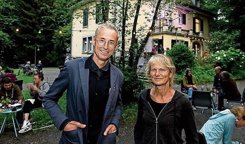 Theo Huber ist 1938 in dieser Wohnung geboren worden und in der Alten Ziegelei aufgewachsen. Damals hatten seine Eltern im Quartier das erste Telefon, und er kennt die Ziegelei in- und auswendig.
