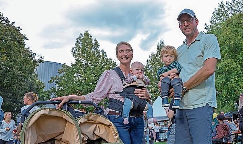 Jen Maaldrink aus den USA heiratete Hugo Maaldrink aus Holland. In der neuen Heimat Baar kamen auf die Welt: Jude (unsichtbar im Kinderwagen), Gisele und Gabe.