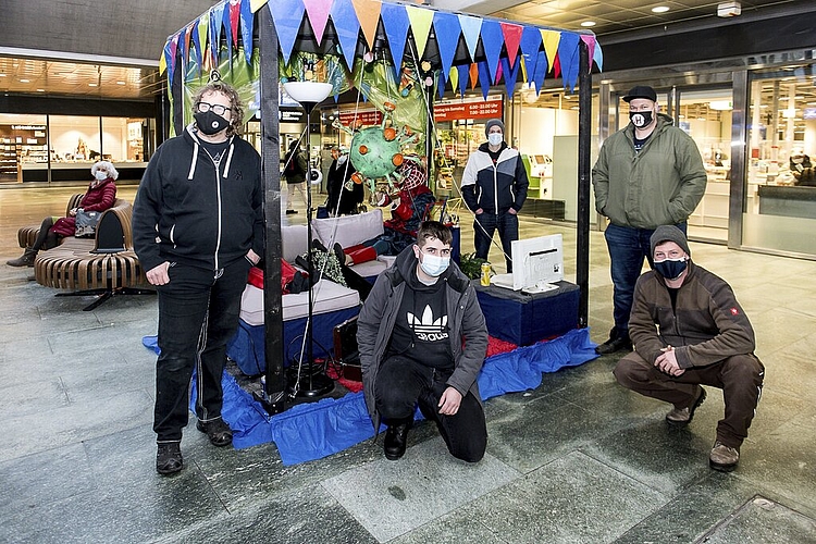 Sven Bühler, Dominik Wicki, Roni Sidler, Lars Bühler und Julian Wetterwald (v. l.) von den Rümliggeischter Schwarzenberg sind an den letzten Arbeiten.