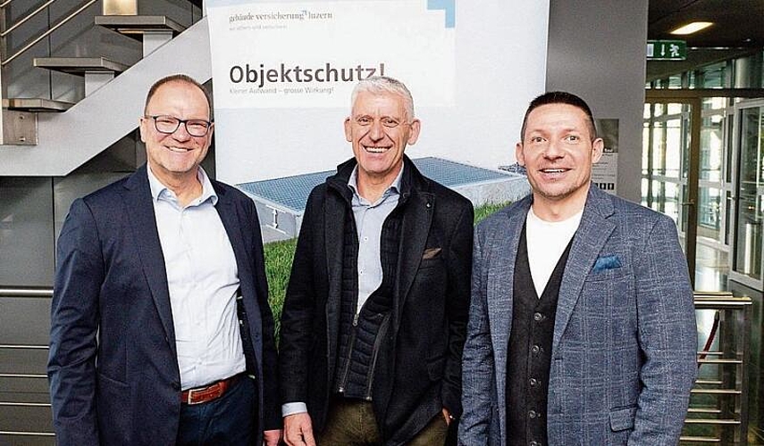 Von der Gebäudeversicherung Kanton Luzern (von links): Markus Wigger, Dölf Käppeli, Direktor GVL, und Toni Gisler. Sie präsentierten an den Fachvorträgen Informationen zu Naturgefahren und wie man sich davor schützen kann. Die GVL hilft beratend und finanziell bei Ereignissen.