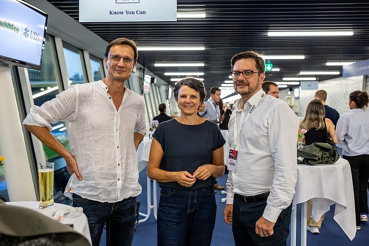 Jost Huwyler, Präsident Swiss City Marathon (l.), Claudia Bachmann und Raffael Steger genossen den familiären Anlass und sprachen sogar vom tollsten Event Luzerns.