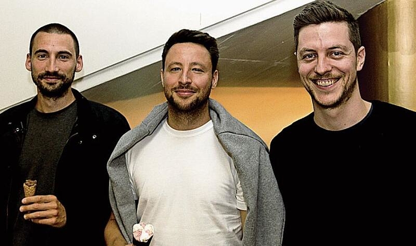 Von links: Max Bühler, Urs Stadelmann und Filip Kostadinov. «Etwas Filmnostalgie erleben!», meinten sie zu ihrem Premierenbesuch.