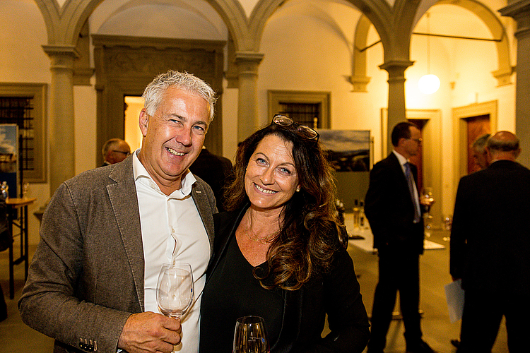 Markus und Monika Reinhard vom Seeburghof, Luzern, erzählen, dass es eine Challenge sei, die Rehe von den Trauben für ihren Cuvée blanche 2019 fernzuhalten.