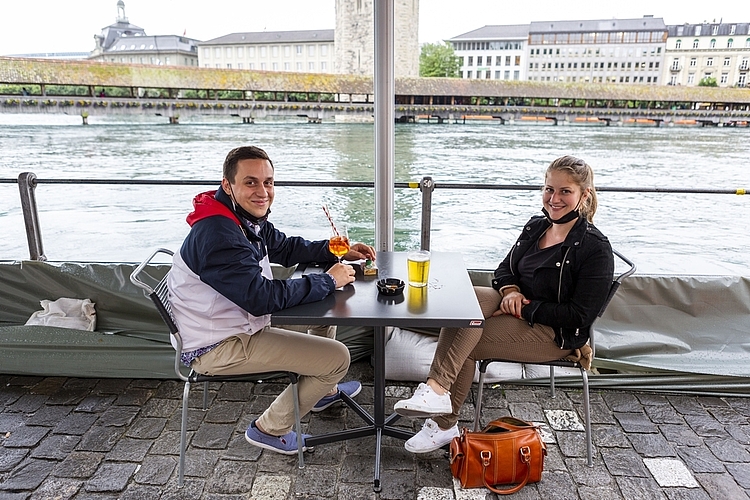 Durch die Coronakrise bereits eingeübt, liessen sich Robin Gasche und Melanie Wiler trotz zusätzlich prekärer Umstände die Laune nicht vermiesen.