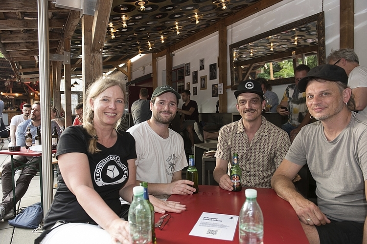 Die Schüür-Crew hat die lange Vorbereitung für das Public Viewing gemeistert: Daniela Imholz-Sieber, Arthur Londeix, Geschäftsleiter Marco Liembd und Alan Benz (v. l.).