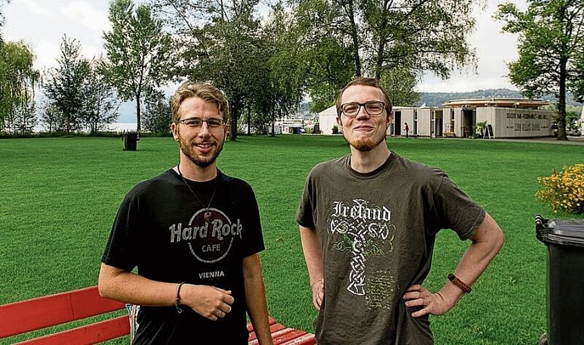Kevin Schönbächler (links) und Felix Tribelhorn. Die Idee für die Teilnahme hatte Kevin – er wollte nicht allein rüberschwimmen.