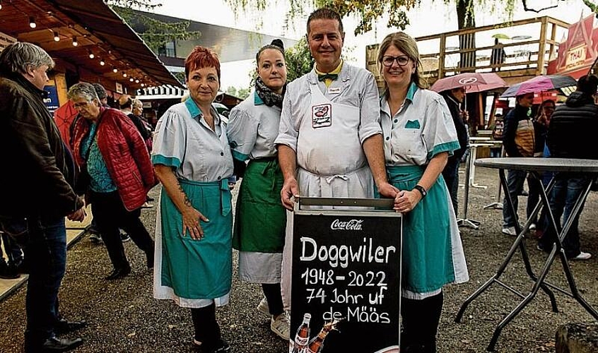Von links: Priska Schenk, Sabrina Schenk, Urs Doggwiler und Susi Hofstetter. «Was wäre Fasnacht ohne Konfetti, was wäre der Max ohne Moritz, aber noch viel schlimmer, was wäre die Määs ohne das Inseli?», fragte Urs Doggwiler.