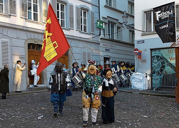 8.30 Uhr: Abmarsch des Fritschi-Zugs, der im Laufe des Morgens an vier Stationen Halt macht – dieses Jahr erstmals bei der jubilierenden SNG.