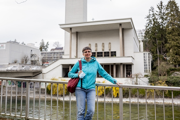 Isabelle Bally trägt im Namen der Quartierarbeit der Pfarrei St. Karli ihren Teil zur Durchmischung der Quartiere bei – etwa durch das Riverside-Quartierfest.