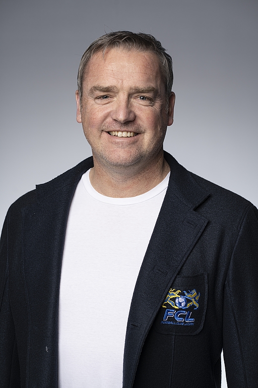FC LUZERN Stefan Wolf, Präsident FC Luzern: «Nach einem intensiven Jahr wünsche ich mir für 2024 in erster Linie Gesundheit für mich und meine Liebsten. Zudem hoffe ich, dass beim FC Luzern nach den Turbulenzen des letzten Jahres wieder etwas mehr Ruhe einkehrt und wir in einem möglichst vollen Stadion viele Punkte einfahren können – und es auch auswärts besser läuft als in der ersten Saisonhälfte. Grosse Vorsätze für das neue Jahr nehme ich mir aber nicht vor – oft sind diese nach ein paar Tagen im neuen Jahr schon wieder über den Haufen geworfen (schmunzelt).»