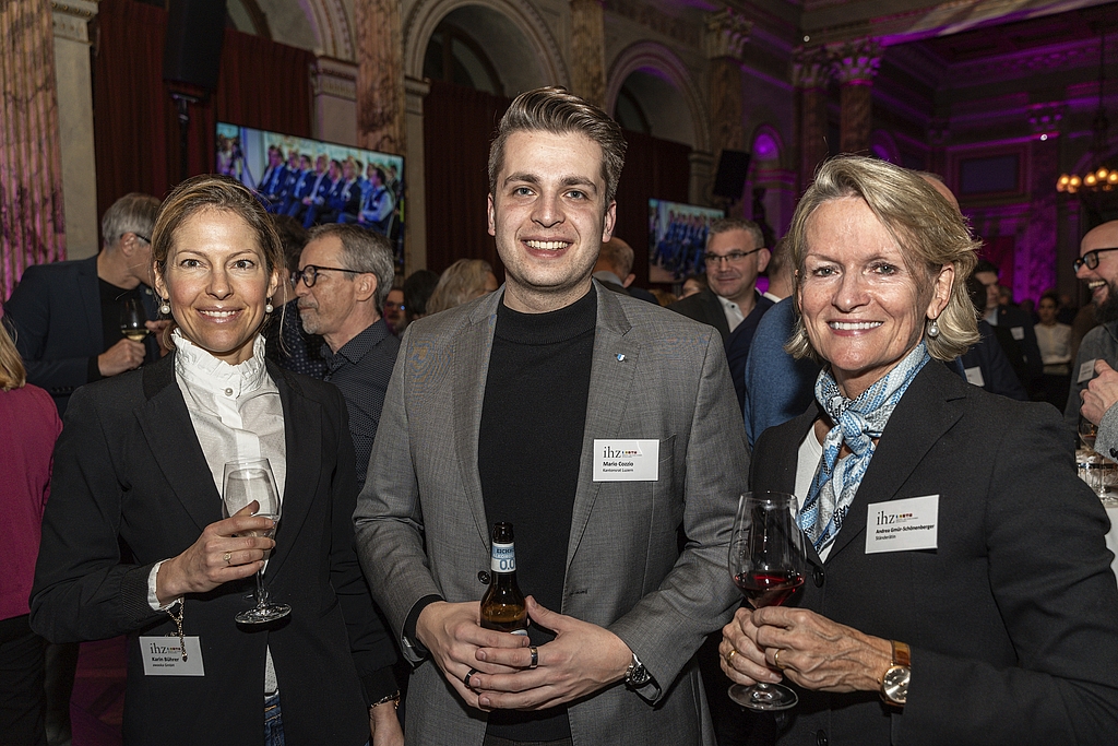 Von links: Karin Bührer, Awaska GmbH; Mario Cozzio, GLP-Kantonsrat Luzern; Andrea Gmür-Schönenberger, Mitte-Ständerätin Luzern.