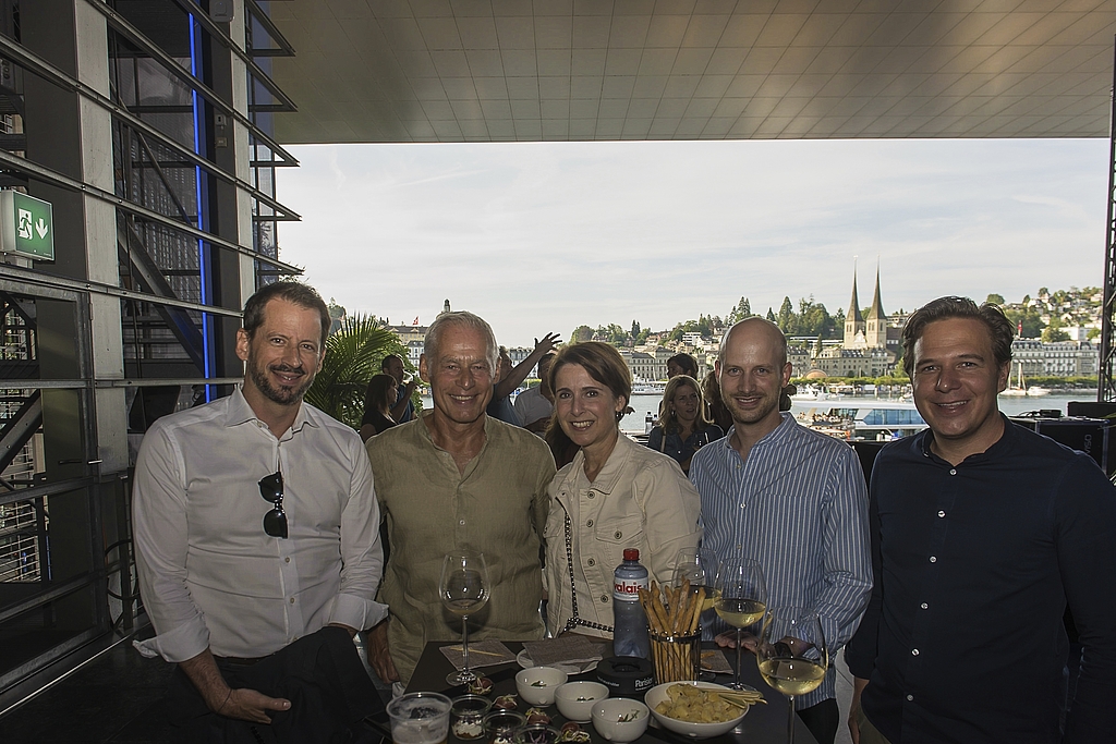 Von links: Sandro Kutschera, Credit Suisse (Schweiz) AG, Ruedi u Von links: Sandro Kutschera Credit Suisse (Schweiz) AG, Ruedi und Sandra Stäger, Rafael Duss und Pascal Erni, Bank Vontobel AG.