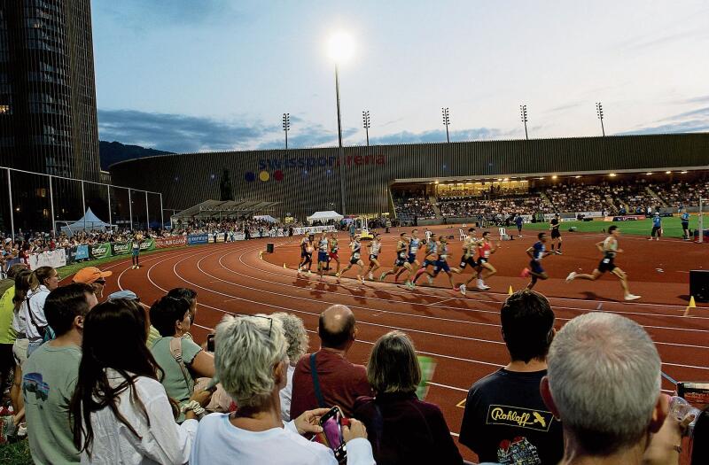 Mit Shelly-Ann Fraser-Pryce (100 Meter, 10,82 Sekunden), Dominic Lobalu (3000 Meter, 7:38,98 Minuten) und Brittany Brown (200 Meter, 22,05 Sekunden) wurden in drei Rennen
neue Meetingrekorde aufgestellt. Das Meeting von Donnerstag auf der Allmend ve Mit Shelly-Ann Fraser-Pryce (100 Meter, 10,82 Sekunden), Dominic Lobalu (3000 Meter, 7:38,98 Minuten) und Brittany Brown (200 Meter, 22,05 Sekunden) wurden in drei Rennen
neue Meetingrekorde aufgestellt. Das Meeting von Donnerstag auf der Allmend verfolgten gegen 6500 Zuschauende.