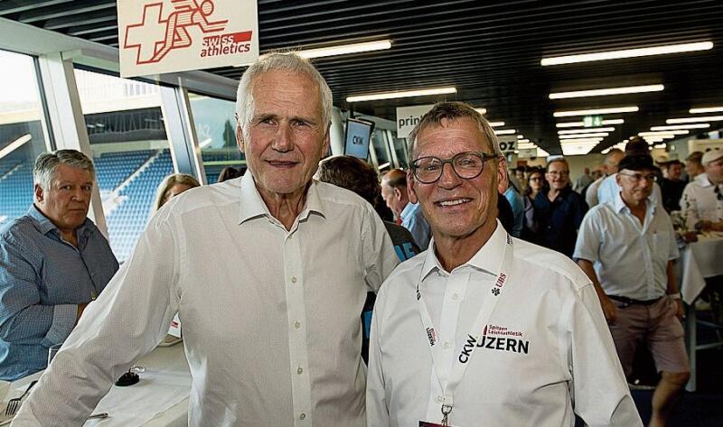 Max Plüss (links), ehemaliger OK-Präsident Spitzen Leichtathletik Luzern, und
Karl Vogler, OK-Präsident. Karl freute sich über das Wetterglück am Abend. Max Plüss (links), ehemaliger OK-Präsident Spitzen Leichtathletik Luzern, und Karl Vogler, OK-Präsident. Karl freute sich über das Wetterglück am Abend.