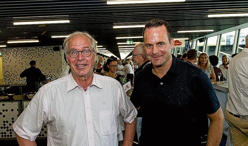 Thierry Carrel, Sozialvorsteher Gemeinde Vitznau und Nationalratskandidat, mit Ständerat Damian Müller. Sportlich ist Thierry pro Jahr über 10 000 km mit dem Velo unterwegs, und Damian betont die Verbundenheit mit dem Schweizer Pferdesport, in d Thierry Carrel, Sozialvorsteher Gemeinde Vitznau und Nationalratskandidat, mit Ständerat Damian Müller. Sportlich ist Thierry pro Jahr über 10 000 km mit dem Velo unterwegs, und Damian betont die Verbundenheit mit dem Schweizer Pferdesport, in dem er Präsident ist.