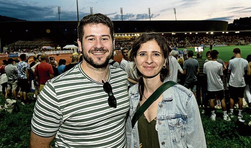 David Finken und Joséphine Chamoulaud sind beim Abendspaziergang
zufällig am Event auf der Allmend vorbeigekommen. David Finken und Joséphine Chamoulaud sind beim Abendspaziergang zufällig am Event auf der Allmend vorbeigekommen.