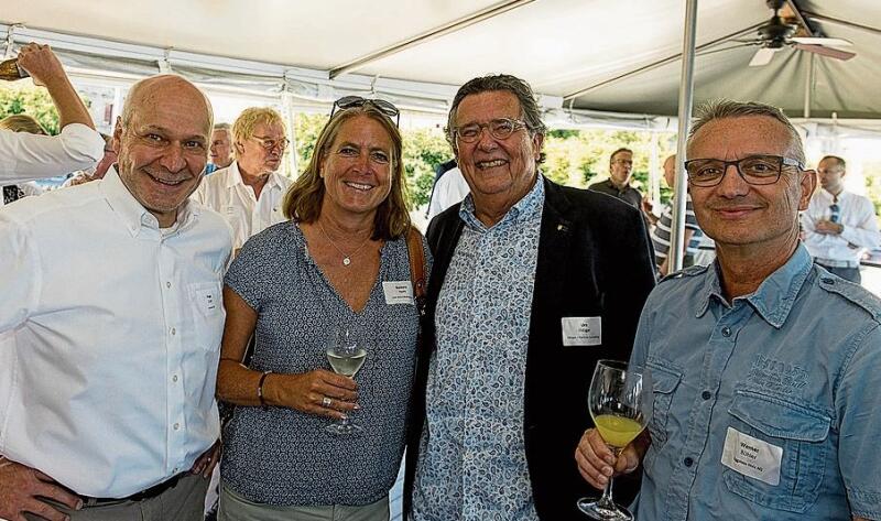 Von links: Hugo Graf, Synexia AG, Barbara Heini, EGK-Gesundheitskasse,
Urs Ottiger, Ottiger Consulting, und Werner Bühler, Eggstein Holz AG. Von links: Hugo Graf, Synexia AG, Barbara Heini, EGK-Gesundheitskasse, Urs Ottiger, Ottiger Consulting, und Werner Bühler, Eggstein Holz AG.