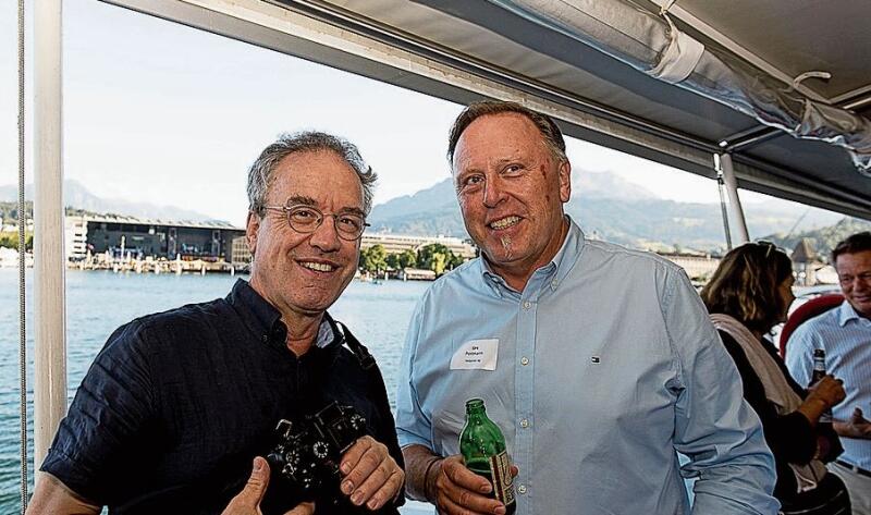 Von links: Emanuel Ammon, Aura Foto Film Verlag,
und Urs Portmann, Betontec AG. Von links: Emanuel Ammon, Aura Foto Film Verlag, und Urs Portmann, Betontec AG.