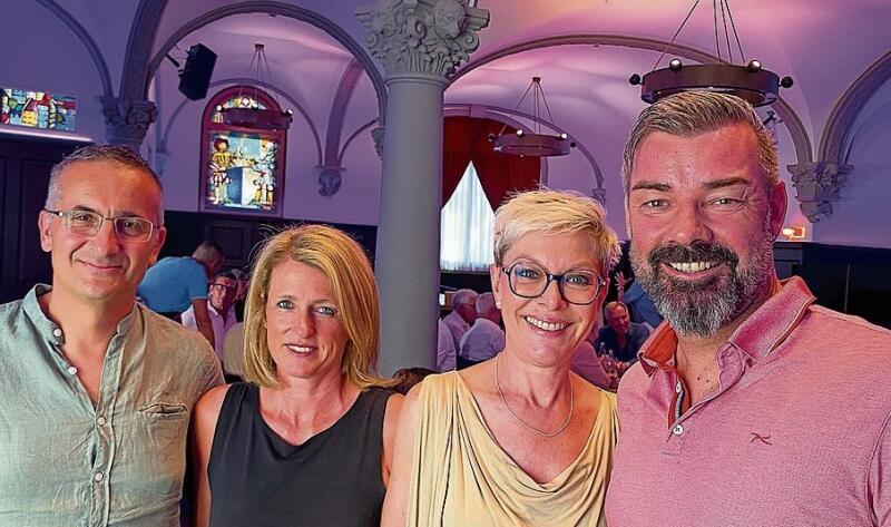 Von links: Adriano Polesel, Diana Drysdale, Astrid Gasser
und Bruno Hochuli fanden, dass alle mit Herzblut dabei waren. Von links: Adriano Polesel, Diana Drysdale, Astrid Gasser und Bruno Hochuli fanden, dass alle mit Herzblut dabei waren.