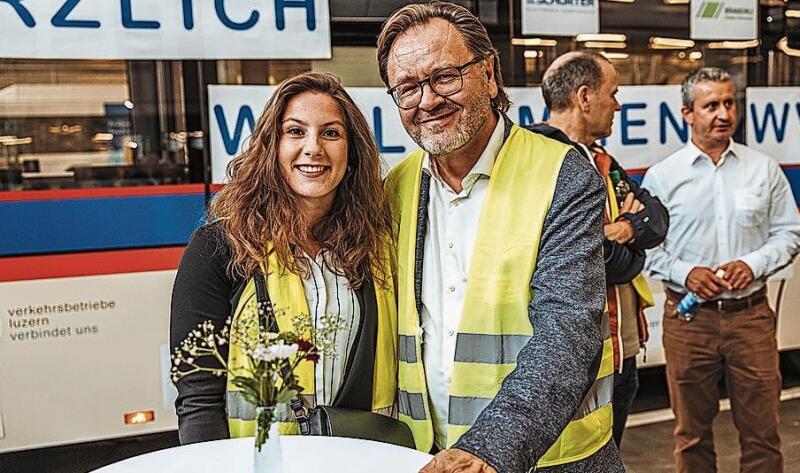Anne Blanc, APG|SGA Allgemeine Plakatgesellschaft AG,
und Christoph Müller, Persigo AG. Anne Blanc, APG|SGA Allgemeine Plakatgesellschaft AG, und Christoph Müller, Persigo AG.