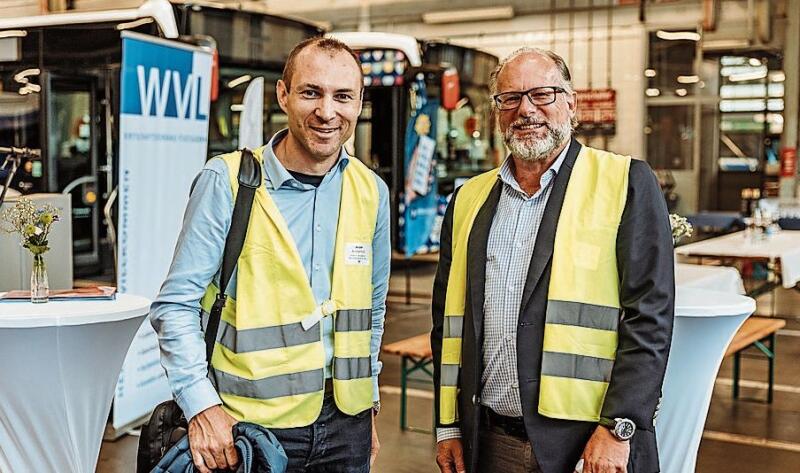 Alain P. Anderhub (links), Rechtsanwalt & Notar,
mit Präsident der City-Vereinigung Luzern, Alfred Landolt. Alain P. Anderhub (links), Rechtsanwalt & Notar, mit Präsident der City-Vereinigung Luzern, Alfred Landolt.