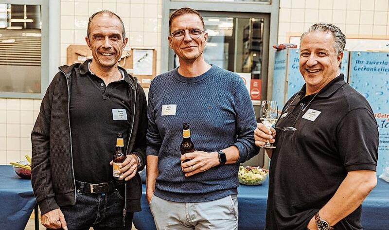 Von links: Donato Circelli, Circelli AG, Martin Aregger, Stiftung Brändi,
und Gianni Giovanniello, Proflight AG. Von links: Donato Circelli, Circelli AG, Martin Aregger, Stiftung Brändi, und Gianni Giovanniello, Proflight AG.