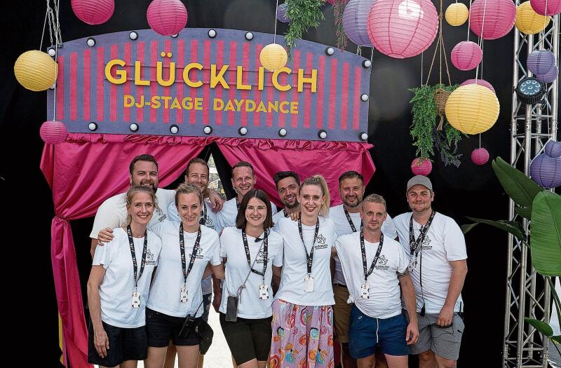 Das OK (von links): Felicia Bucher, David Pfänder, Anja Delgrande, Manuel Vonesch, Jan Bachmann,
Cendrine Arnold, Andreas Bühlmann, Marjana Ensmenger, Mario Bühler, Marco Stöckli und Philippe Bösch. Das OK (von links): Felicia Bucher, David Pfänder, Anja Delgrande, Manuel Vonesch, Jan Bachmann, Cendrine Arnold, Andreas Bühlmann, Marjana Ensmenger, Mario Bühler, Marco Stöckli und Philippe Bösch.