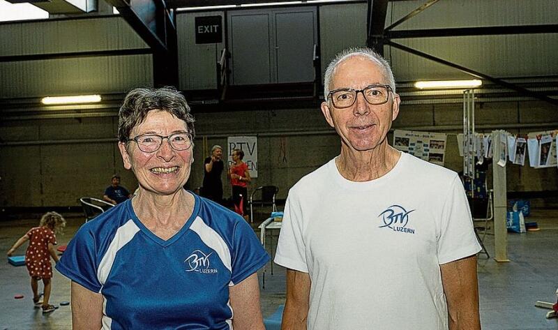 Der BTV Luzern mit Rosmarie Caduff, Präsidentin Frauenriege, und Walter Vogel, technischer Leiter Männerturnen. «Bewegung und Sport ist in jedem Alter wichtig: BTV steht dafür», meinten sie. Der BTV Luzern mit Rosmarie Caduff, Präsidentin Frauenriege, und Walter Vogel, technischer Leiter Männerturnen. «Bewegung und Sport ist in jedem Alter wichtig: BTV steht dafür», meinten sie.