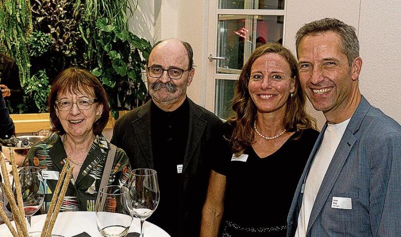 Von links: Isabella Stricker, alt Bürgerratsschreiber Hans Stricker,
Brigitta Cefalo und Kommunikationschef Simon Rimle, Stadt Luzern. Von links: Isabella Stricker, alt Bürgerratsschreiber Hans Stricker, Brigitta Cefalo und Kommunikationschef Simon Rimle, Stadt Luzern.