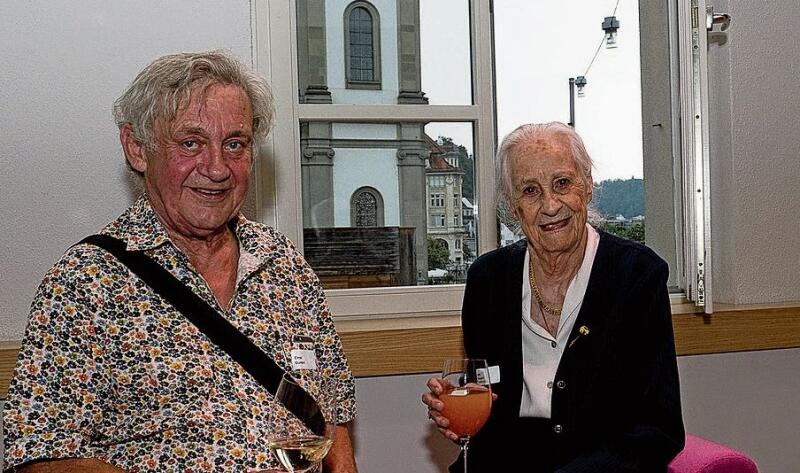 Ernst Guntern und Angela Rosengart, Leiterin Museum Sammlung Rosengart und Ehrennadelträgerin der Stadt Luzern. Sie erhielt die Nadel 1981. Ernst Guntern und Angela Rosengart, Leiterin Museum Sammlung Rosengart und Ehrennadelträgerin der Stadt Luzern. Sie erhielt die Nadel 1981.